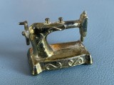 Masina de cusut in miniatura, de provenienta englezeasca, Ornamentale