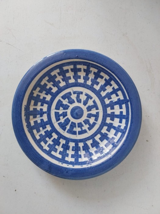 Farfurie ceramica handmade, artist made, 15cm diametru, cu agatatoare pentru perete