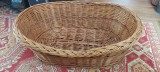 COS CATEL CAINE CATEII , Cosul este Nefolosit ! LUNGIME 70 CM , LATIME 49 CM , INALTIME 22 CM .