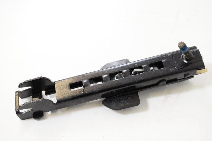Reglaj &icirc;nălțime centura dreapta față VW TOUAREG 7LA, 7L6, 7L7 2007 OEM: 7L0857819J | 2865072