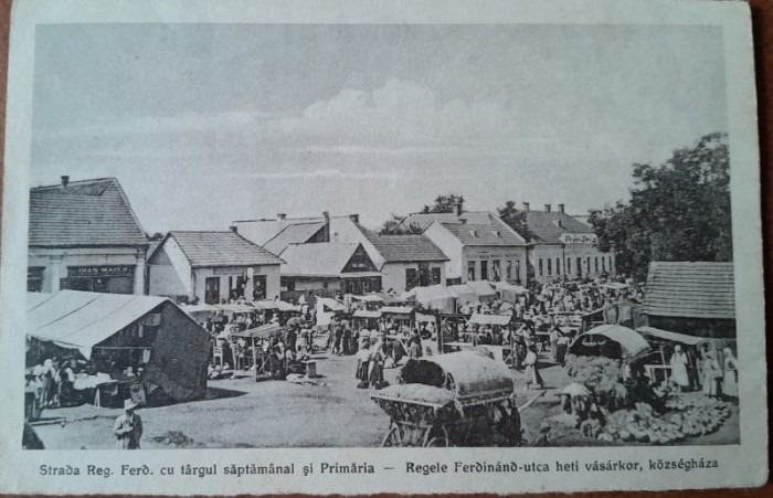 Carte postala, Ocna Mures, strada Regele Ferdinand cu targul saptamanal si Primaria, 1920