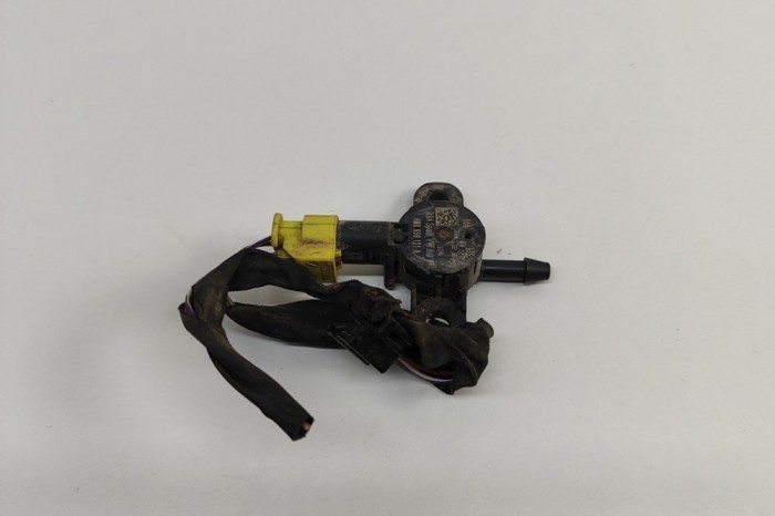 Senzor de impact st&acirc;nga față AUDI Q7 4M 2018 OEM: 4M0959121A | 30422025