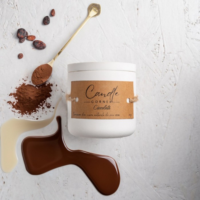 Lumanare parfumata handmade din ceara naturala de soia 100%, aroma Ciocolata, Recipient ceramic alb, 150 g