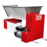 Eno 15 semiinox, zdrobitor desciorchinator struguri, cu motor, Enoitalia, cuva din inox, carcasa din tabla smaltuita, cuva cu snec, motor 0,75kW, prod