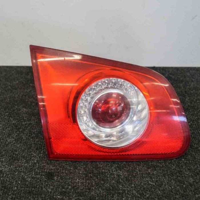 Lampa haion st&acirc;nga VW PASSAT Variant B6 3C5 2006 OEM: 3C99450930