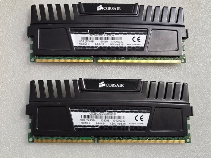 Kit memorie RAM Corsair VENGEANCE 8GB (2x4GB) DDR3 1600MHz CMZ8GX3M2A1600C9