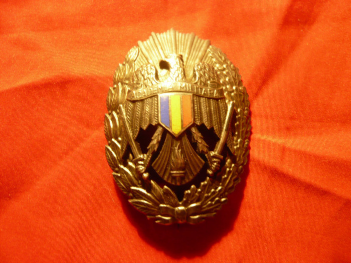 Insigna Academia Militara , inceput anilor &#039;90 , metal argintat , h=6cm