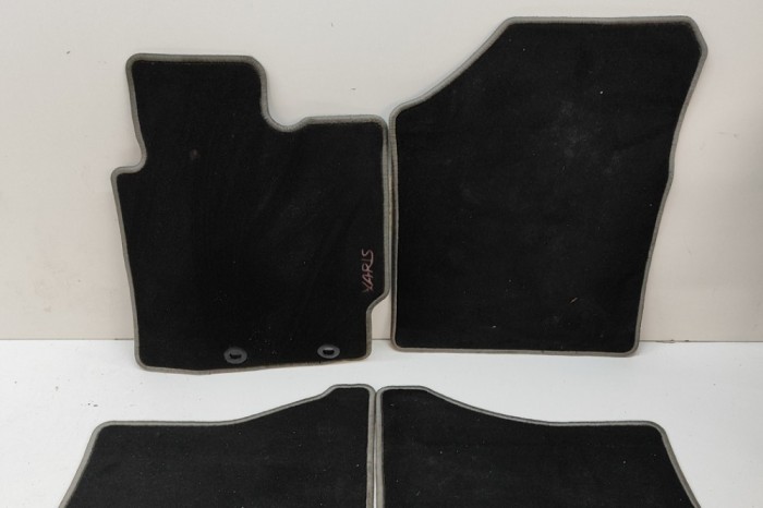 Set covorașe TOYOTA YARIS _P13_ 2016 OEM: PZ410-B035H-BN | 28148176