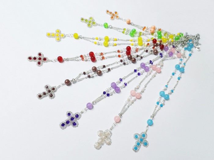 Seturi cruciulite, multe culori, colier, bratara, cercei, cruci unicat