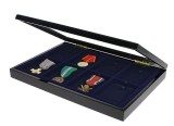 Vitrina expunere decoratii militare si ordine lemn negru lacuit