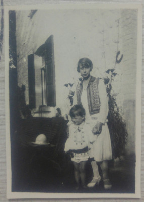 Mama si copil in port popular// fotografie 1901 foto