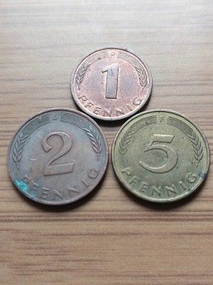 Moneda Germania 1,2,5 Pfennig 1990 foto