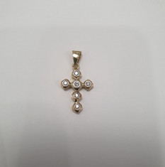 Pandantiv-crucifix din aur galben 18K cu diamante naturale foto