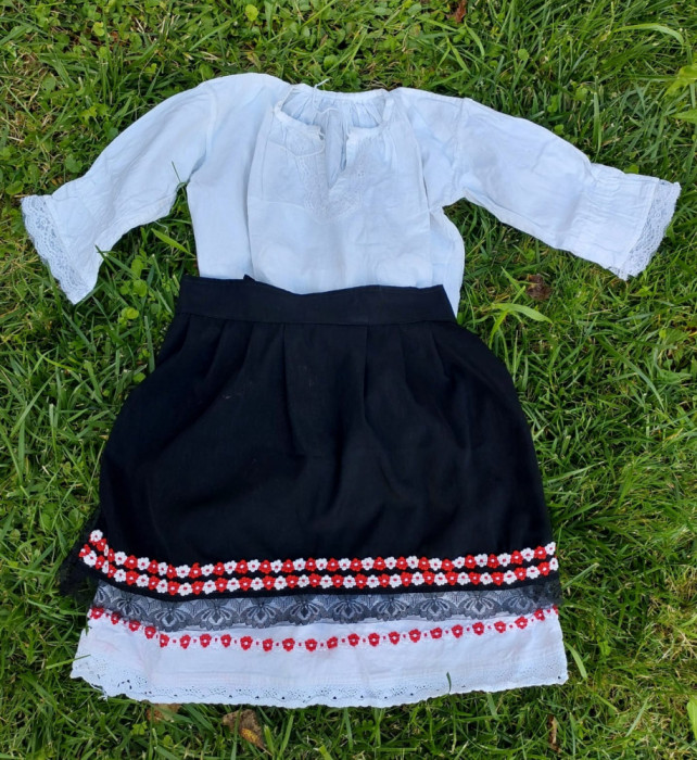 Costum popular traditional zona Chioar Maramures, marime de fetita 7-8 ani