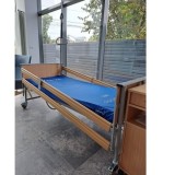 Pat Electric Medical cu telecomandă, reglabil pe &icirc;nălțime și pe secțiuni