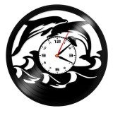 Ceas de Perete Decorativ &ldquo;Dolphin Dance &ndash; Ocean Breeze&rdquo;, din Disc Vinil Reciclat, Design Marin cu Delfini, Negru, Mecanism Silențios (Sweep), 30 cm