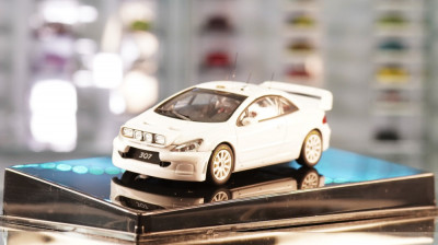 Peugeot 307 WRC Plain Body Version - AUTOart 1/43 foto