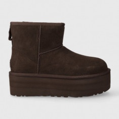 UGG cizme de zăpadă din piele întoarsă Classic Mini Platform culoarea maro, 1134991