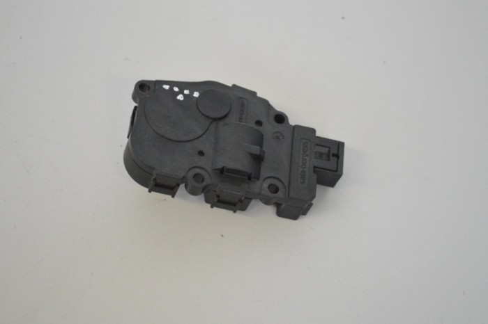 Motoras clapetă aeroterma PORSCHE CAYENNE 92A 2014 OEM: 16450178 | 25971451