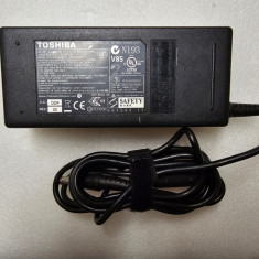 Incarcator Laptop Toshiba PA3716E-1AC3 AC 90W 19V 4.74A - mufa: 5.5mm x 2.5mm