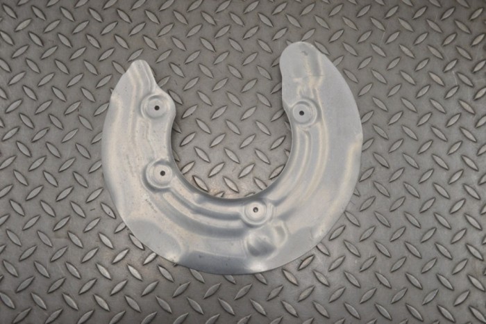Protecție disc de fr&acirc;nă dreapta spate BMW X3 G01, F97 2019 OEM: 0870562,09210253313 23699476