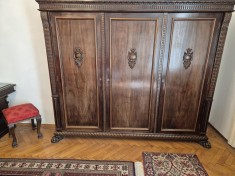 Mobila vintage din lemn masiv pentru dormitor