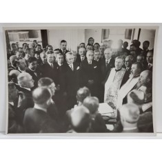 CONSTANTIN I. ANGELESCU , FOST PRIM - MINISTRU , LA O SLUJBA RELIGIOASA , INTERBELICA