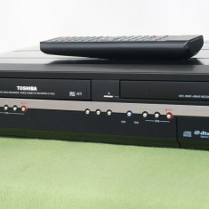 DVD recorder combo cu VHS Toshiba D-VR52 stereo Hi-Fi