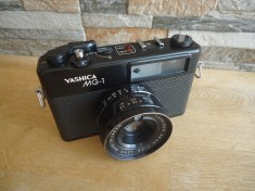 Yashica MG-1 35 mm (1975), Yashinon 1:2.8 F=45 mm.