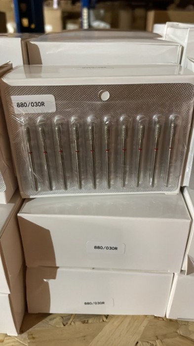 Capăt de freză de diamant pentru cuticule, cilindru rotunjit, br&acirc;u roșu, 880/030R