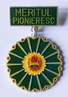 INSIGNA MERITUL PIONERESC ALUMINIU CU EMAIL RECE 30 MM IMPRIMAREA PE VERSO TIP SCOICA PIONIER PIONIERI PIONIERILOR IMPECABILA ( CITITI DESCRIEREA ) foto