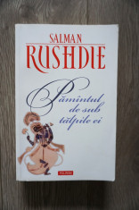 Salman Rushdie - Pamantul de sub talpile ei foto