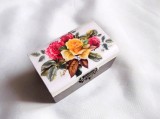 Cutie lemn decorata cu trandafiri rosii si galbeni 35263