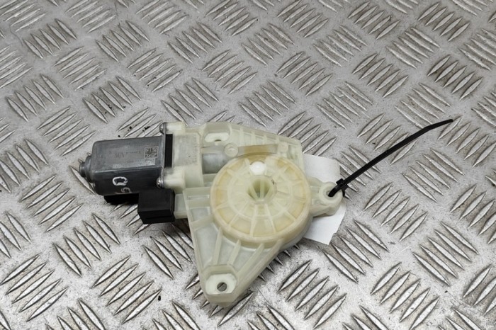 Motor macara geam ușă dreapta spate VW PASSAT Variant B8 3G5 2021 OEM: 5Q4959801D 29500110