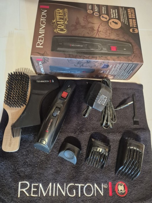 Mașină de tuns Remington + accesorii