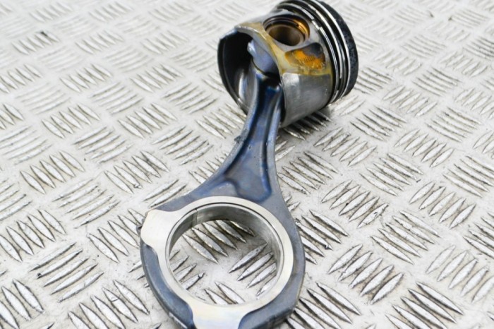 Piston MERCEDES-BENZ VITO Minibus / passenger W639 2012 OEM: A6420304120,A6420302018 17022372