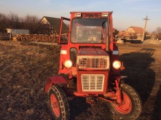 Vand tractor UTB 550 foto