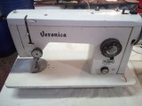 mașină de cusut vintage cu pedala Veronica