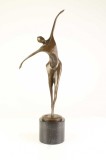 Barbat dansand-statueta moderna din bronz pe un soclu din marmura FA-76