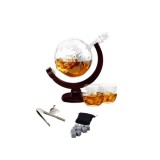 Set decantor Epique, design glob pamantesc, 2 pahare cu imprimeu modern, accesorii incluse, 9 cuburi de whiskey din roca naturala, 850 ml