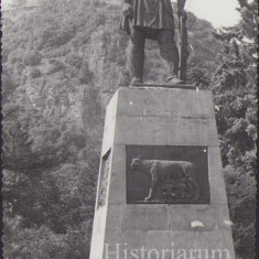 HST P2/196 Poză statuia lui Decebal și cetatea Deva perioada comunistă