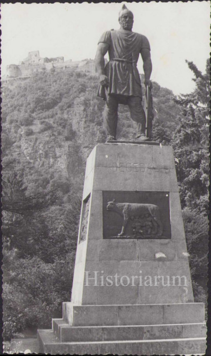 HST P2/196 Poză statuia lui Decebal și cetatea Deva perioada comunistă