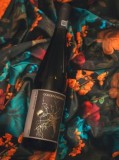 1 sticla gin wembley premium si 1 sticla vin golden mediasch