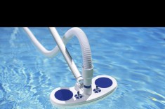 Aspirator pentru cura?area piscinei foto