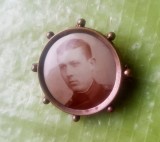G957-I- ww1-Insigna foto militar primul razboi mondial alama stare foarte buna piesa original autentica de perioada. Diametrul 2,5 cm.