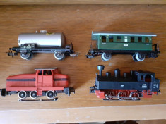 MARKLIN . LOT FORMAT DIN 2 LOCOMOTIVE SI DOUA VAGOANE . TRENULETE ELECTRICE foto