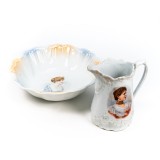 Carafă și fructieră din porțelan cu portretul reginei Maria, atelier &bdquo;Victoria&rdquo;, Cehoslovacia