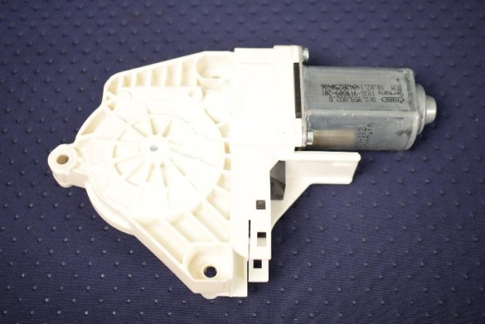 Motor macara geam ușă st&acirc;nga spate VW SHARAN 7N1, 7N2 2014 OEM: 8K0959802B 2326637
