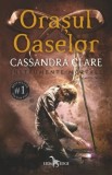 Cumpara ieftin Orasul Oaselor (Vol.1 Din Seria Instrumente Mortale), Cassandra Clare - Editura Leda Edge