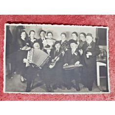 Fotografie tip carte postala, familii la petrecere, 1938